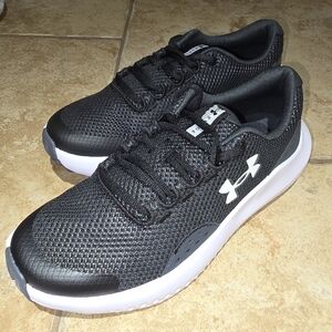 Big kids UA athletic shoes - size 6